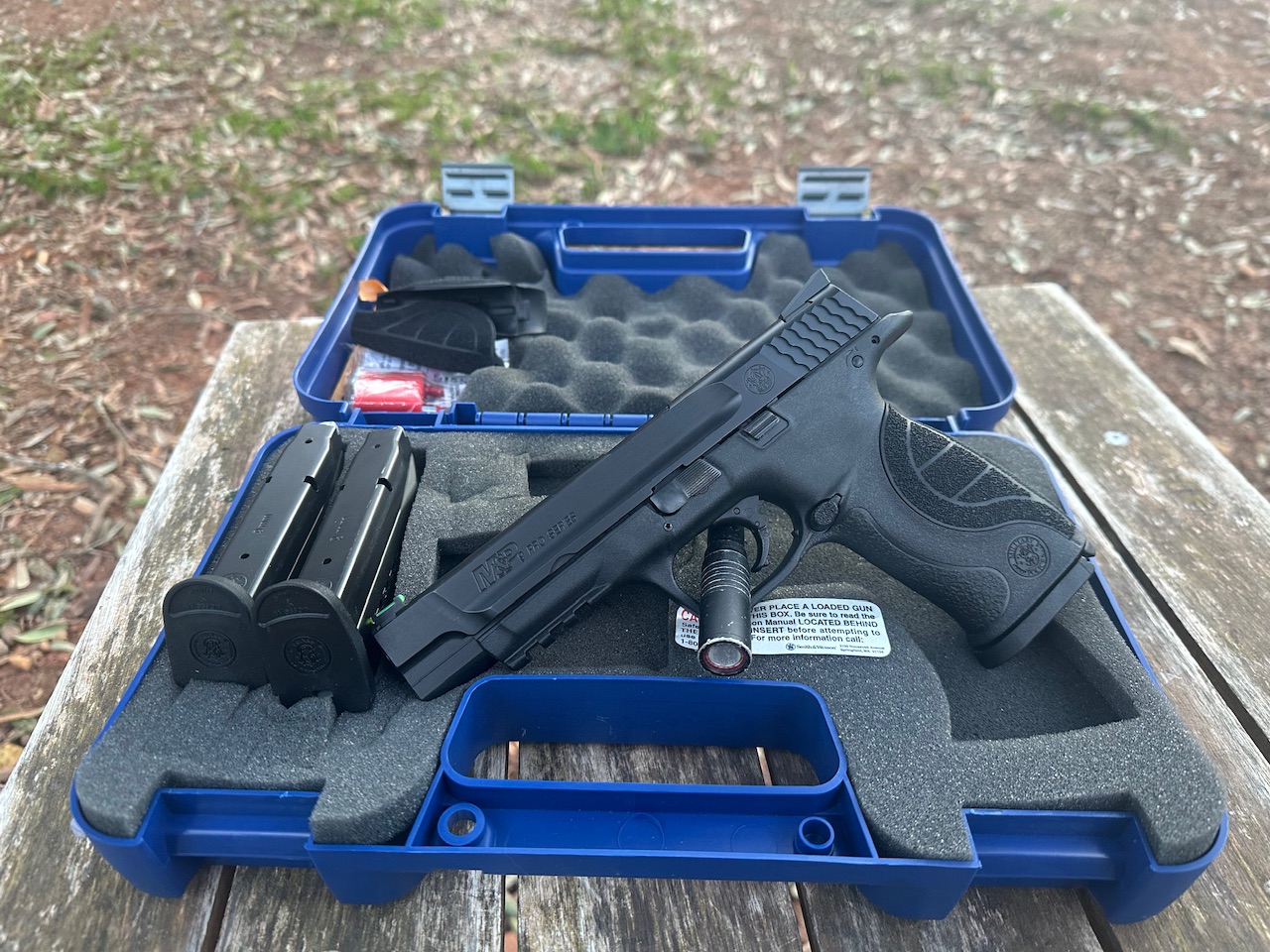 Smith & Wesson M&P Pro Series 9MM